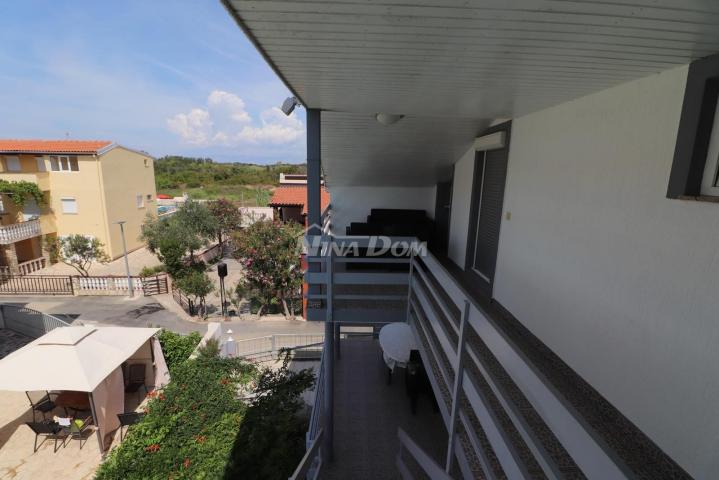 APARTMANSKA KUĆA S 5 APARTMANA - PRIVLAKA - 150 M OD MORA