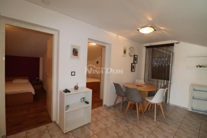 APARTMANSKA KUĆA S 5 APARTMANA - PRIVLAKA - 150 M OD MORA