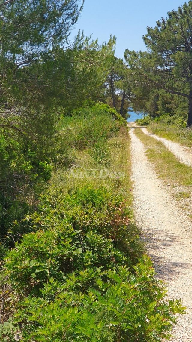 656 m2, ne izgrađeni dio građ. zone potrebna izrada UPU plana