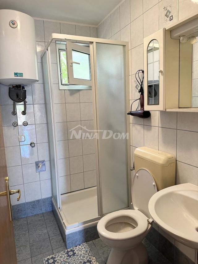 Apartman u prizemlju, uređenom okućnicom