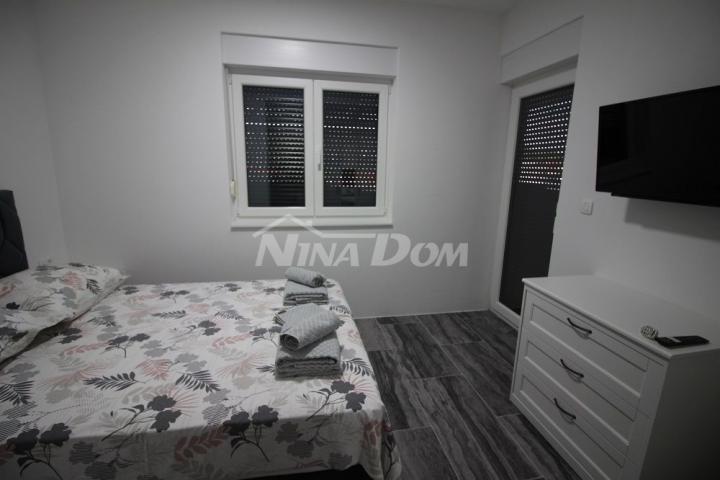 Novogradnja 4 apartmana s krovnom terasom s  pogled na more