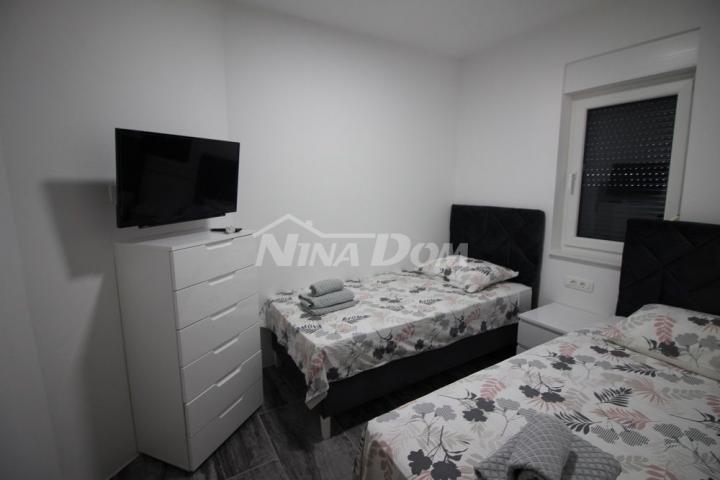 Novogradnja 4 apartmana s krovnom terasom s  pogled na more