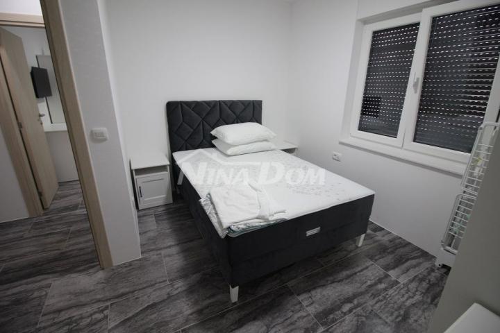 Novogradnja 4 apartmana s krovnom terasom s  pogled na more