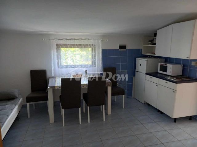 Nekretnina s 4 apartmana