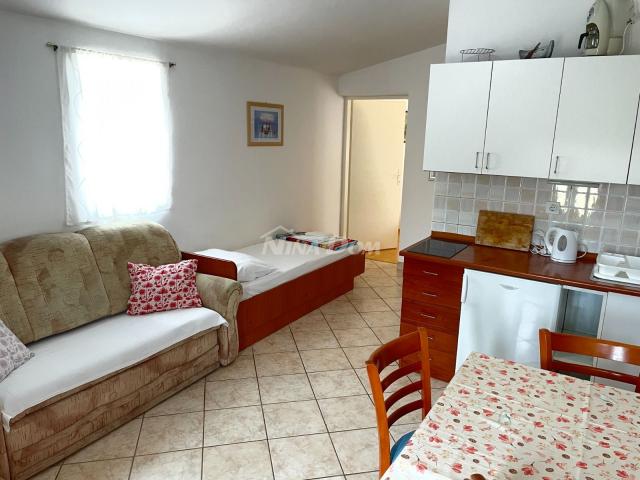 APARTMANSKA KUĆA - PRIVLAKA - 6 APARTMANA