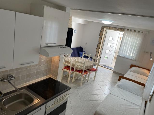 APARTMANSKA KUĆA - PRIVLAKA - 6 APARTMANA