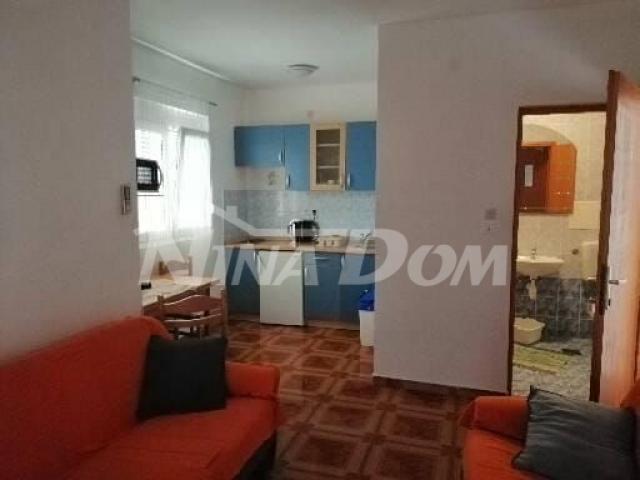 Studio apartman, prvi kat 160 met. do mora