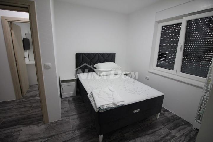 Apartman s tri spavaće sobe, prizemlje 