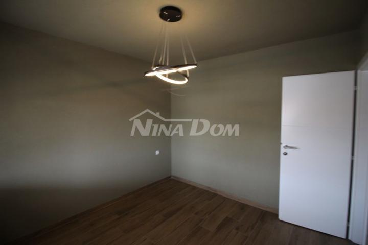 Kuća dvojnica s dva odvojena apartmana