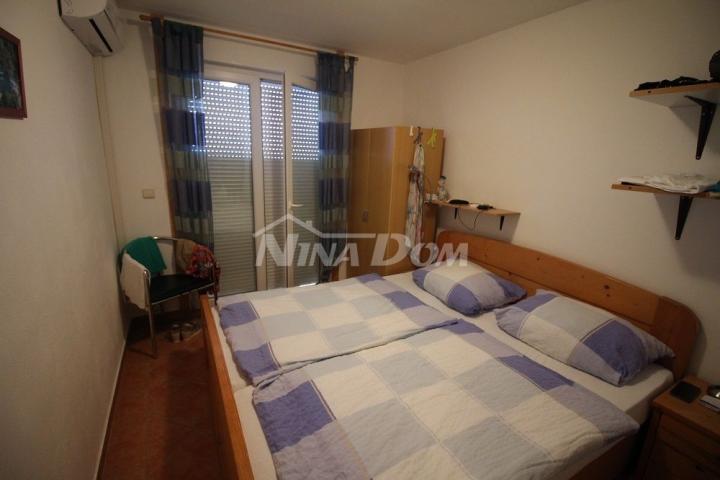 Etažni apartman s pogledom na more 50 met. do plaže. 