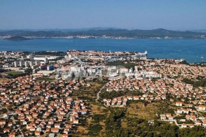 Građevinsko zemljište s panoramskim pogledom na grad U Zadru na Plovaniji