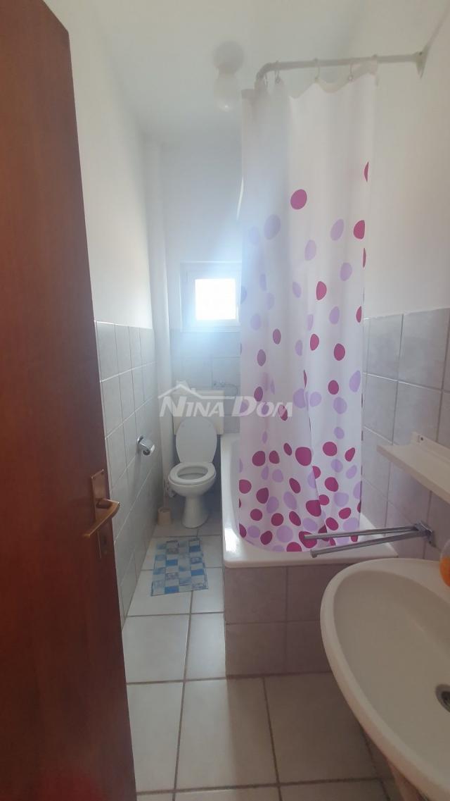 Nekretnina idealna za turizam,  svaki apartman svoj poseban ulaz. 