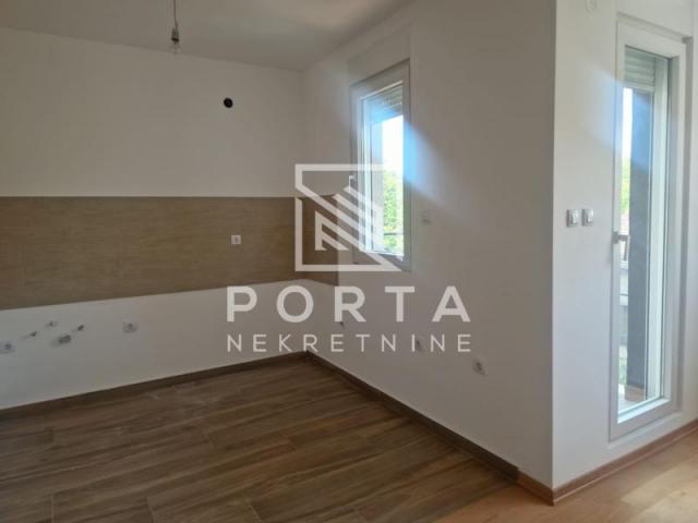 Zemun, Banijska, 2. 0, 52 m2 i garažno mesto, odličan ID#1411