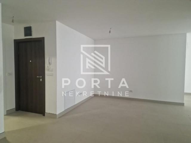 Vračar, Beograd, poslovni prostor, 79m2 +85m2 terase i garažno mesto ID#1433