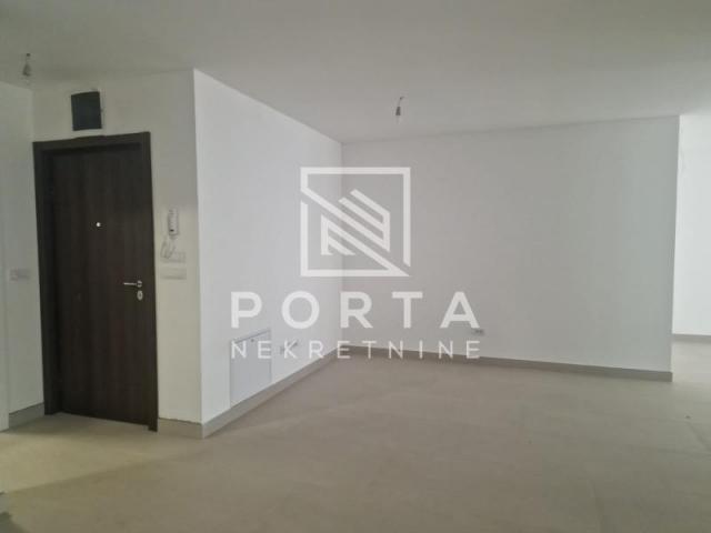 Vračar, Beograd, poslovni prostor, 79m2 +85m2 terase i garažno mesto ID#1433