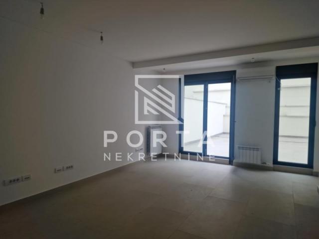 Vračar, Beograd, poslovni prostor, 79m2 +85m2 terase i garažno mesto ID#1433