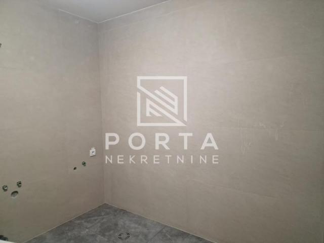 Vračar, Beograd, poslovni prostor, 79m2 +85m2 terase i garažno mesto ID#1433