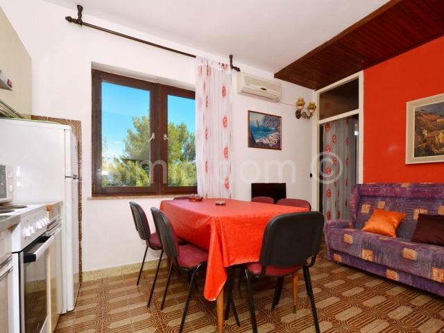 Apartmanska kuća 30m od mora, Čiovo