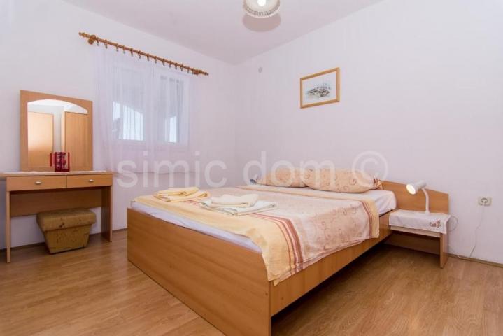 Prekrasna apartmanska kuća 150m od mora, Čiovo