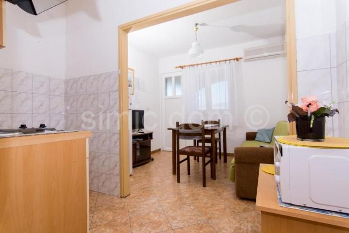 Prekrasna apartmanska kuća 150m od mora, Čiovo