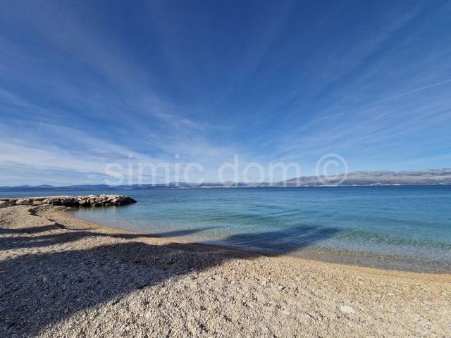 Vila s bazenom u prvom redu do mora, otok Brač