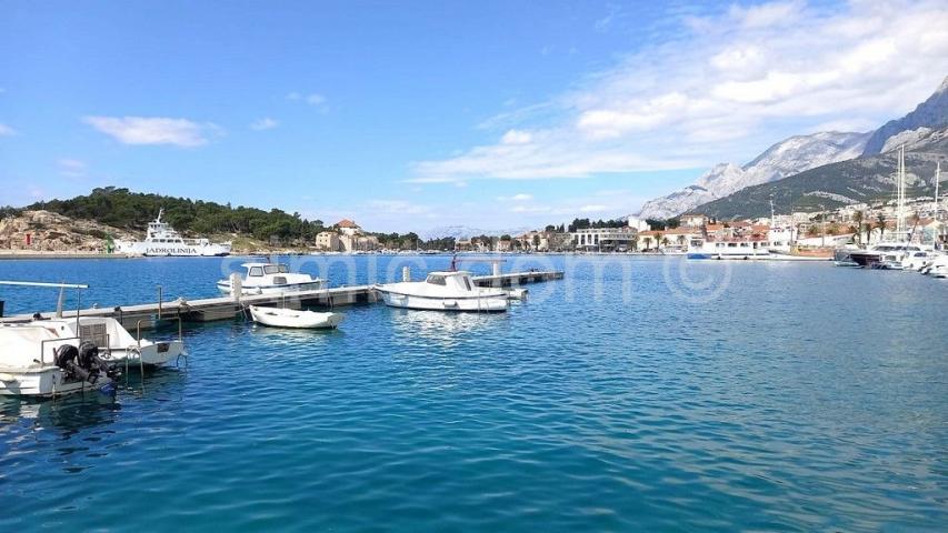 Prostran trosobni stan, Makarska