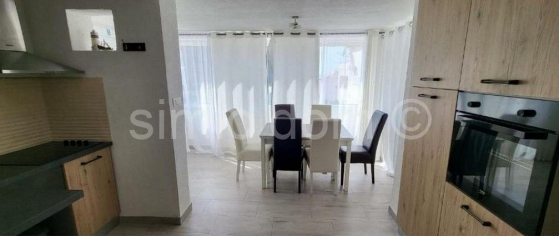 Namješten apartman blizu mora, Rogoznica