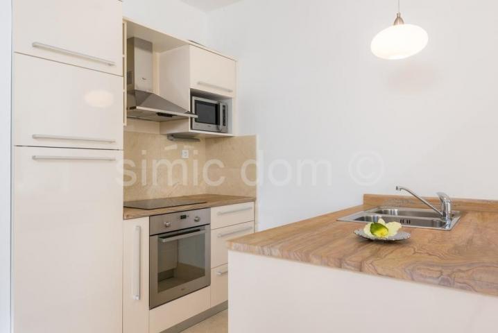 Apartmanska vila s bazenom na Braču, prodaja