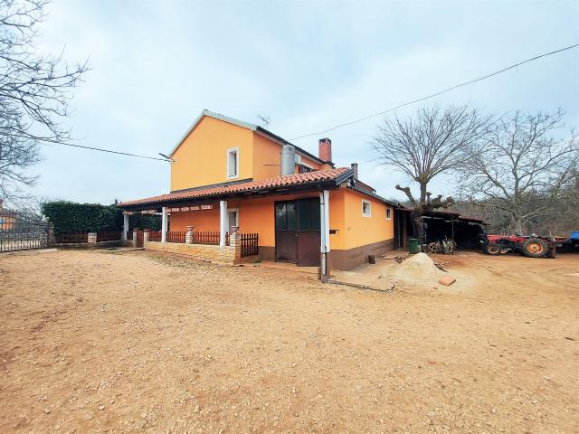 Istrisches Steinhaus mit freiem Blick in der Nähe von Buje