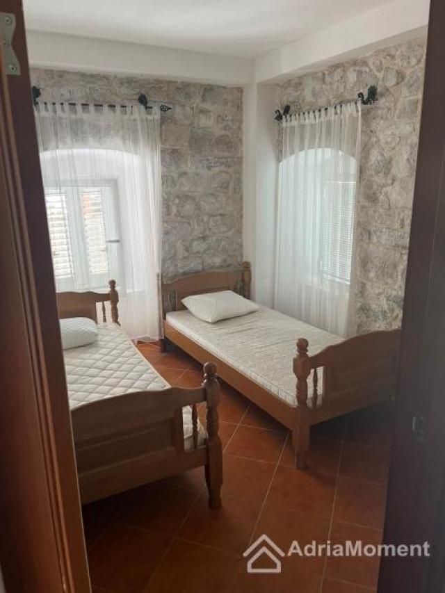 Kamena kuća u Risnu - 4 apartmana