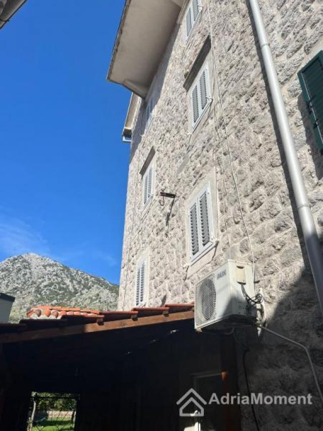 Kamena kuća u Risnu - 4 apartmana