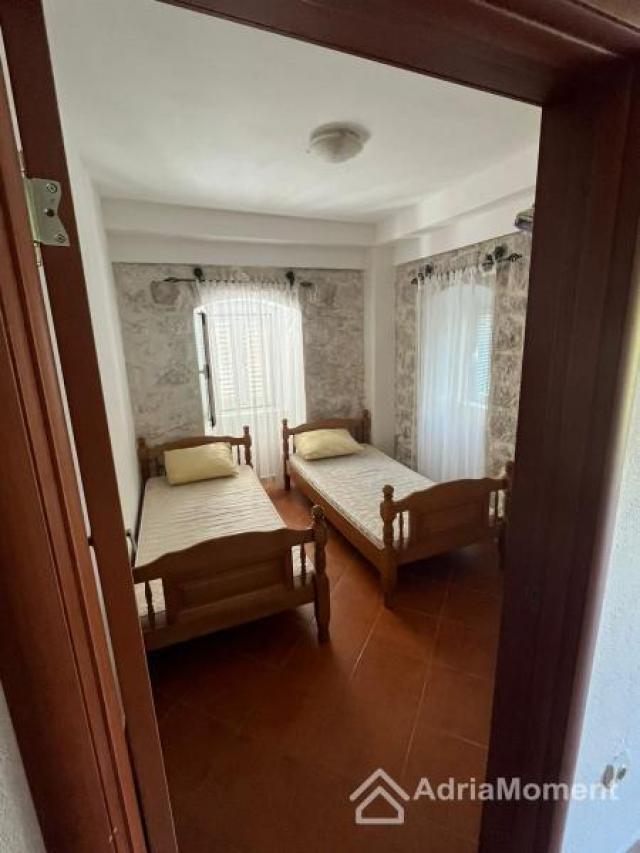 Kamena kuća u Risnu - 4 apartmana