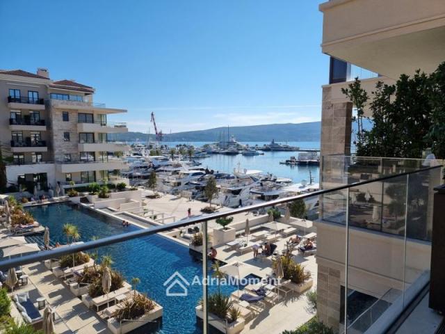 Stan individualnog rasporeda 187 m2 u Baia Residence, Regent Pool Club. Porto Montenegro