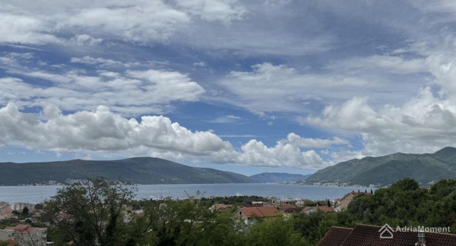 Prodaja stana u Tivtu - Mazina. Pogled na more