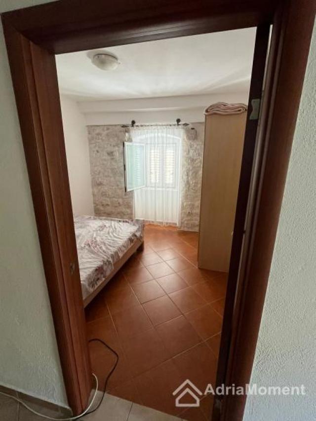 Kamena kuća u Risnu - 4 apartmana