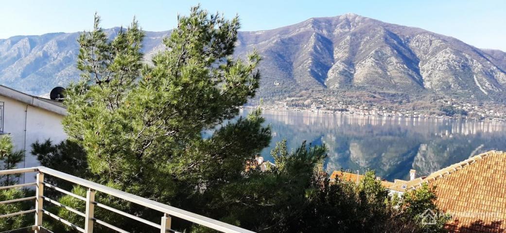 Dvoetažni penthaus u Dobroti, Kotor