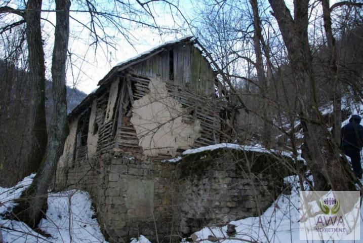 Zemljište sa pomoćnim objektima