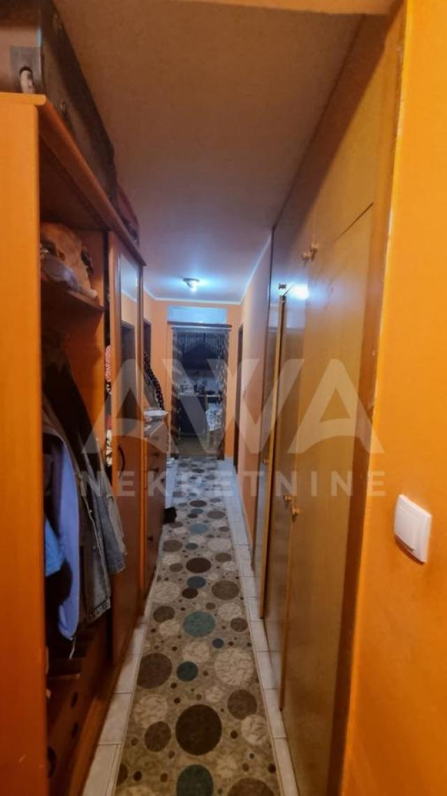 Apatin. Dvoiposoban 64m2, peti sprat