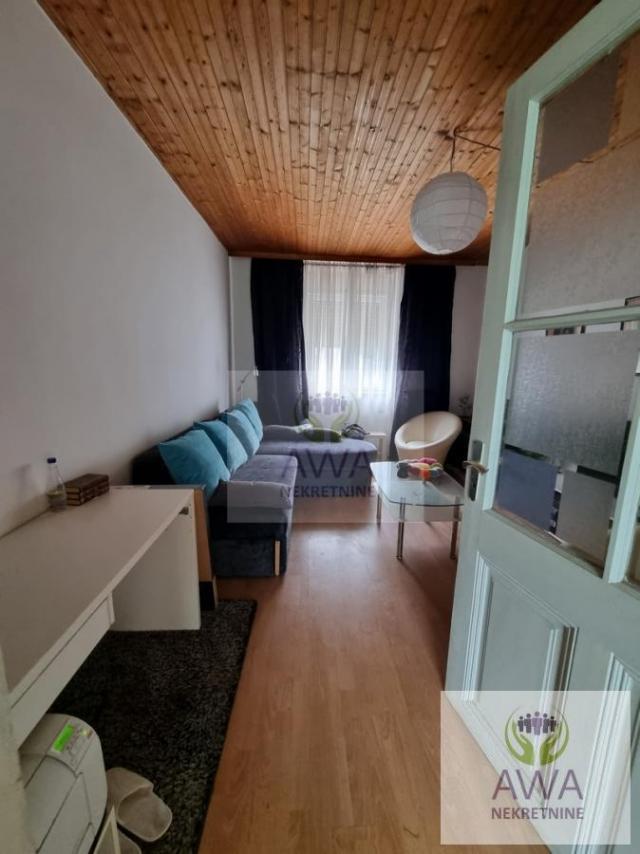 Apatin, kuća 234m2, plac 4ar, glavni put