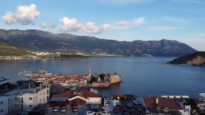 Luxury 1-bedroom in Budva with a view of the Old Town