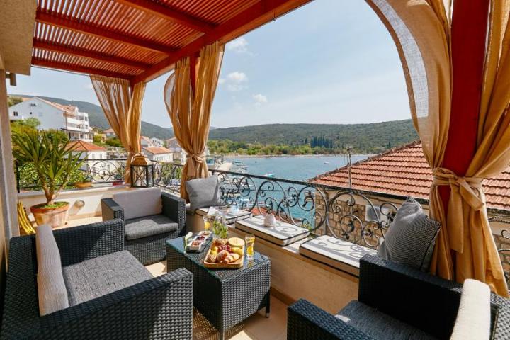 Villa for sale in Kotor with sea view