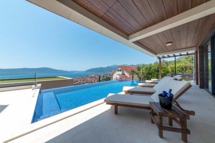 Gorgeous Furnished 5-bedroom Villa with a View over Tivat