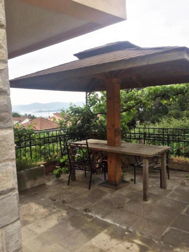 House in a nice part of town in Tivat is for sale