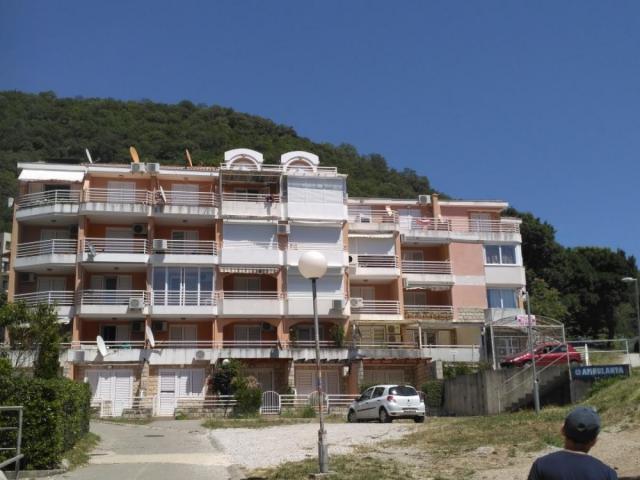 One bedroom apartment, Petrovac, Budva