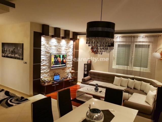 Modern two bedroom apartment in Dobrota