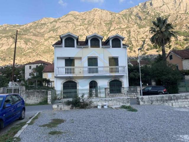 House for sale with a plot in Dobrota, Kotor