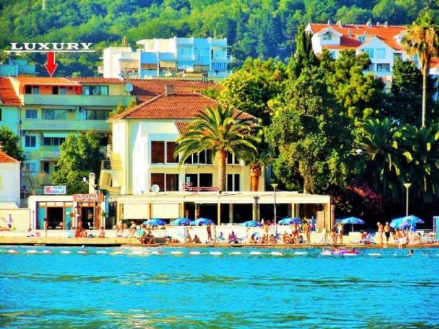 One bedroom apartment with sea view, Tivat