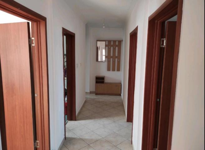 Spacious Three-Bedroom Apartment in Seljanovo, Tivat. 