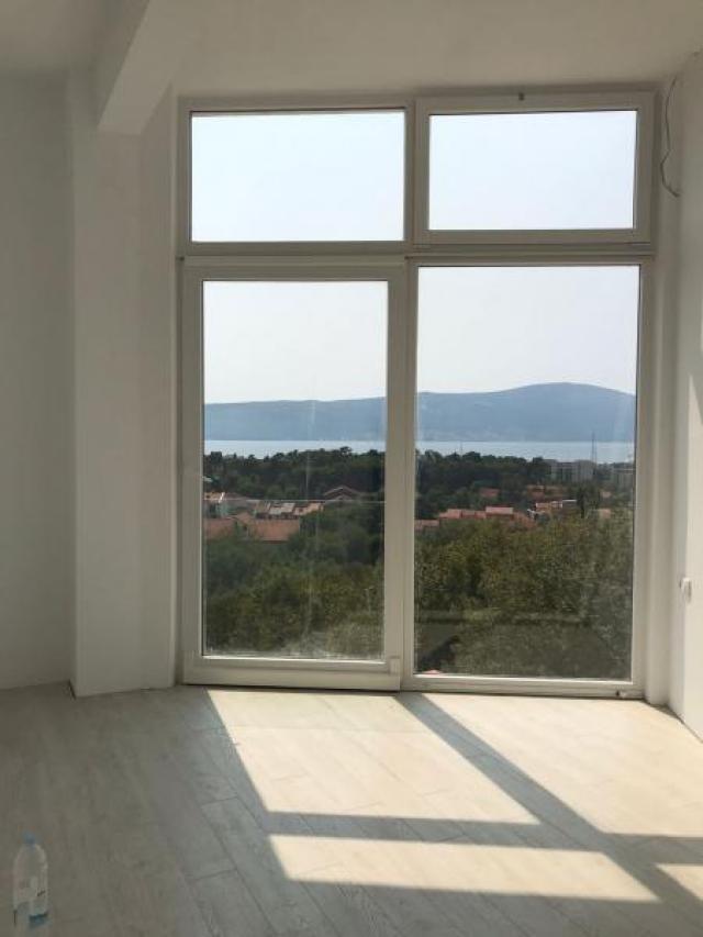 One bedroom apartment for sale in Tivat with sea view