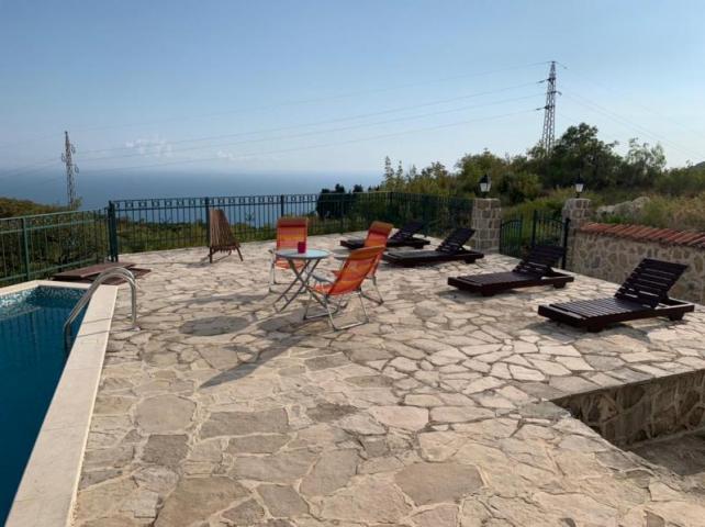 Villa with pool and sea view in Petrovac for sale